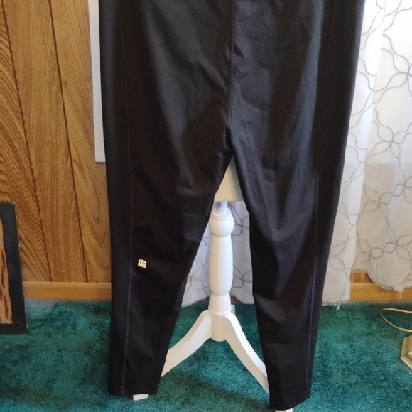 Victoria Secret Leggings & Top - Picture 4 of 9